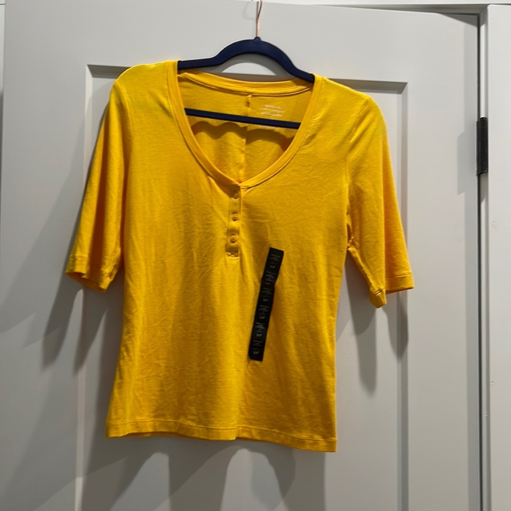 NWT Banana Republic timeless tshirt